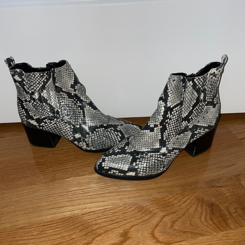 Circus Sam Edelman Snake Skin Chelsea Boots